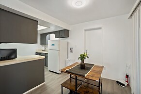 Central Bellevue Retreat 2 Bedroom Duplex