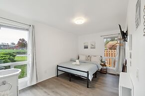 Central Bellevue Retreat 2 Bedroom Duplex