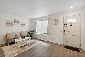 Central Bellevue Retreat 2 Bedroom Duplex