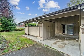 Central Bellevue Retreat 2 Bedroom Duplex