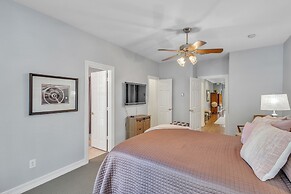 Spacious Urban Uptown Retreat 3 Bedroom Townhouse