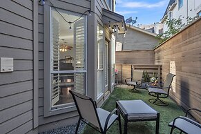 Spacious Urban Uptown Retreat 3 Bedroom Townhouse