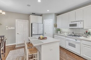 Spacious Urban Uptown Retreat 3 Bedroom Townhouse