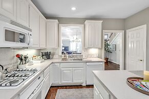 Spacious Urban Uptown Retreat 3 Bedroom Townhouse