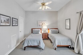 Spacious Urban Uptown Retreat 3 Bedroom Townhouse