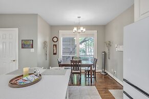 Spacious Urban Uptown Retreat 3 Bedroom Townhouse