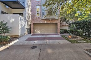 Spacious Urban Uptown Retreat 3 Bedroom Townhouse
