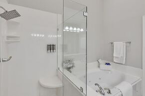 Spacious Urban Uptown Retreat 3 Bedroom Townhouse