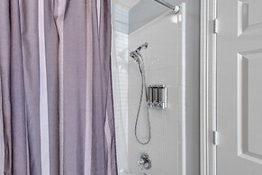 Spacious Urban Uptown Retreat 3 Bedroom Townhouse