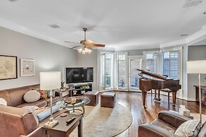 Spacious Urban Uptown Retreat 3 Bedroom Townhouse