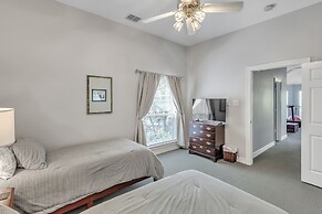 Spacious Urban Uptown Retreat 3 Bedroom Townhouse