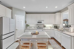 Spacious Urban Uptown Retreat 3 Bedroom Townhouse