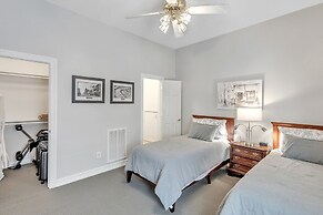 Spacious Urban Uptown Retreat 3 Bedroom Townhouse