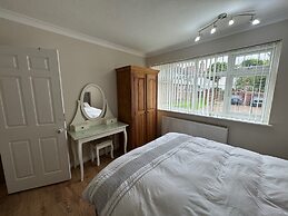 Lovely 2 Bedrooms Flat in South Sutton