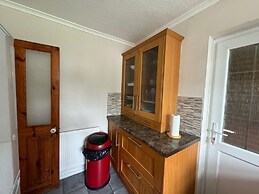 Lovely 2 Bedrooms Flat in South Sutton