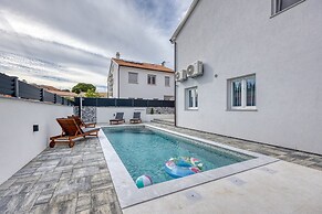 Peaceful Blooming Villa With Pool