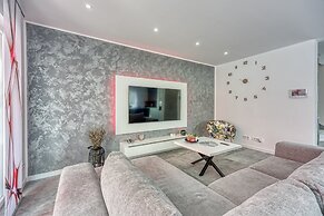 Peaceful Blooming Villa With Pool