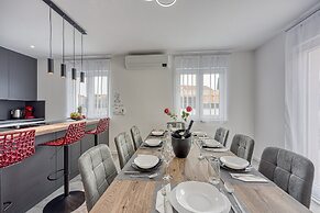 Peaceful Blooming Villa With Pool