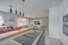 Peaceful Blooming Villa With Pool