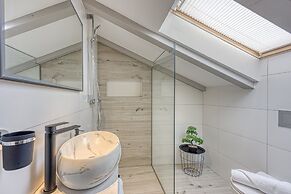 Peaceful Blooming Villa With Pool