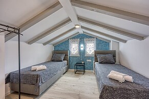 Peaceful Blooming Villa With Pool