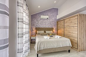 Peaceful Blooming Villa With Pool