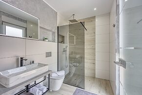 Peaceful Blooming Villa With Pool