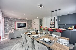 Peaceful Blooming Villa With Pool