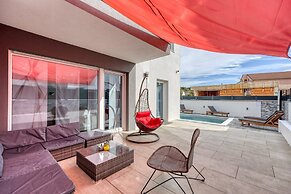 Peaceful Blooming Villa With Pool