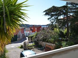 Tranquil and Bright Apartment With Loggia