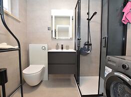 Tranquil and Bright Apartment With Loggia