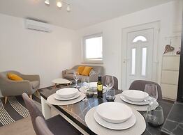 Tranquil and Bright Apartment With Loggia