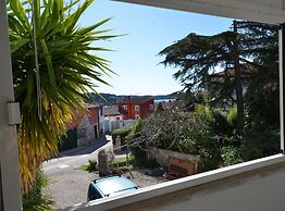 Tranquil and Bright Apartment With Loggia