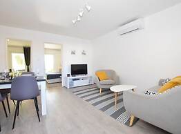 Tranquil and Bright Apartment With Loggia