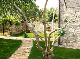 The Poolside Stone House in Bale