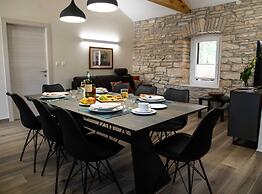 The Poolside Stone House in Bale