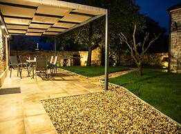 The Poolside Stone House in Bale