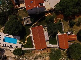 The Poolside Stone House in Bale