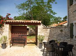 The Poolside Stone House in Bale
