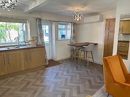 Cottinghamdetachedprop/kingbed/tv/wifi