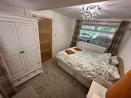 Cottinghamdetachedprop/kingbed/tv/wifi