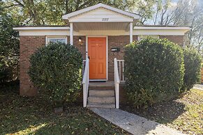 Cozy Retreat near Uptown with Hot Tub