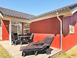 Pretty Holiday Home With Balcony