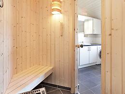 Pretty Holiday Home With Balcony