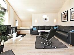 Pretty Holiday Home With Balcony