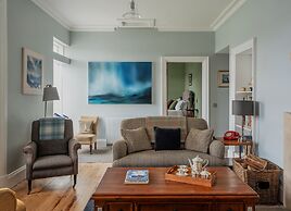 Eilean Sionnach Lighthouse Cottage