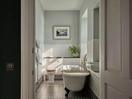 Eilean Sionnach Lighthouse Cottage