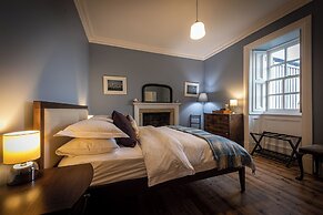 Eilean Sionnach Lighthouse Cottage