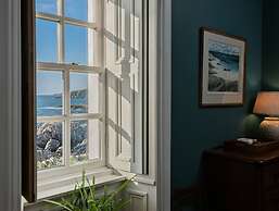 Eilean Sionnach Lighthouse Cottage