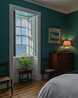Eilean Sionnach Lighthouse Cottage